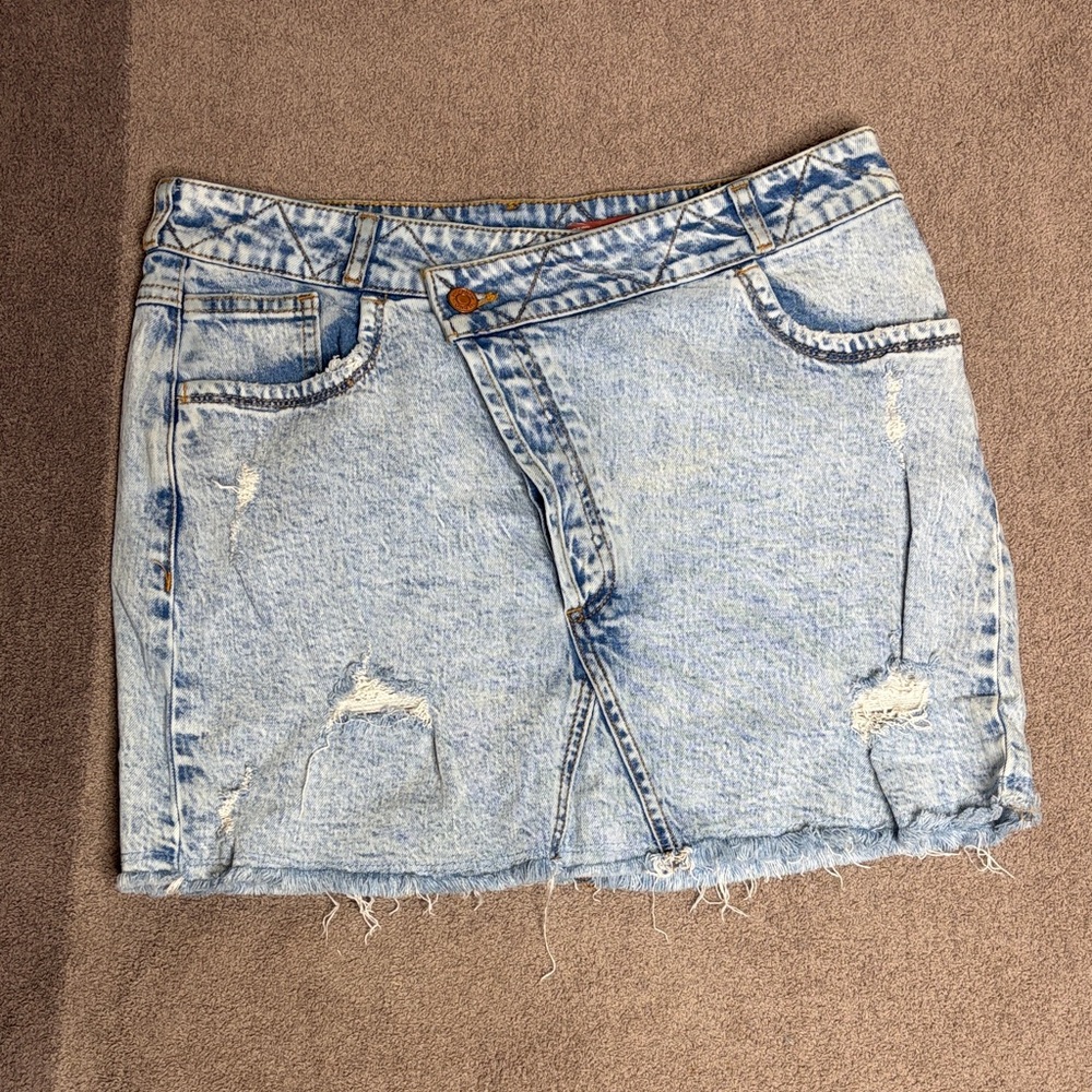 Pilcro size 10 Denim Distressed Mini Skirt